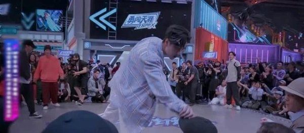  Krump|《街舞3》四位队长Battle, 张艺兴Krump炸场, 观众心疼王一博膝盖