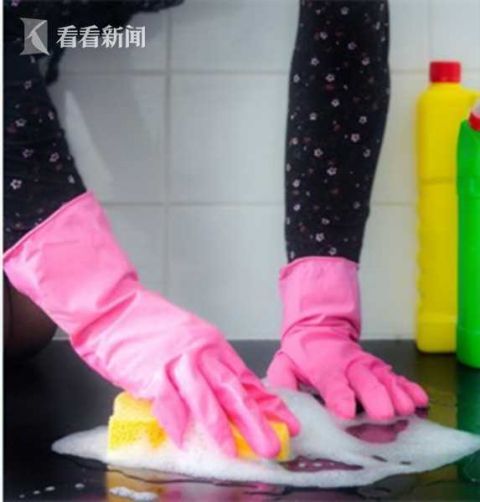 女子|女子擦洗浴室瘫倒窒息身亡 元凶竟是两瓶清洁剂