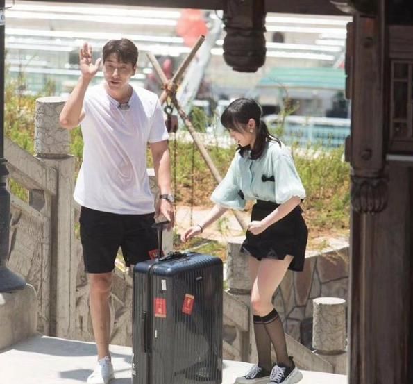  嘉宾|《中餐厅》嘉宾爆料：张亮做饭难吃，明星真人很普通，人均消费1700？