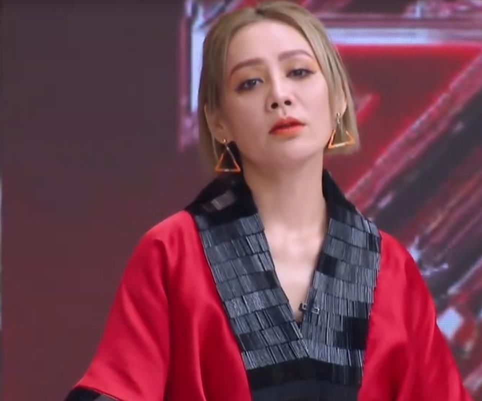  队友|孟佳孤立无援，吴昕暖心救场，金晨张含韵都低头躲避，队友也逃了