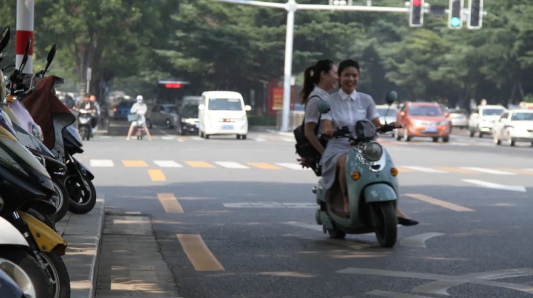 交通|非机动车逆行，不走非机动车道！今天这些人上榜了！