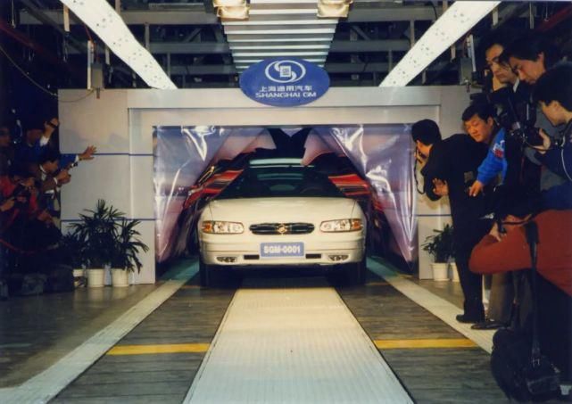  汽车|当代中年男子的压力，全在一辆汽车里释放