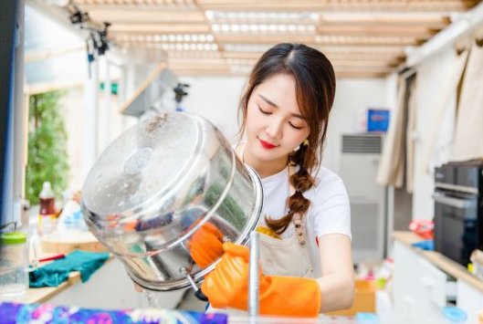  中餐厅|《中餐厅》强捧李浩菲太明显，口才好情商高，镜头比赵丽颖多得多