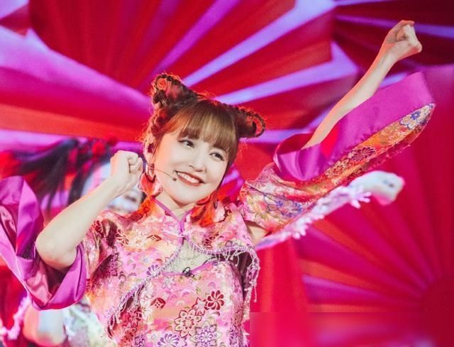 表演|金莎失误上热搜,这家伙给骂的,对事不对人啊