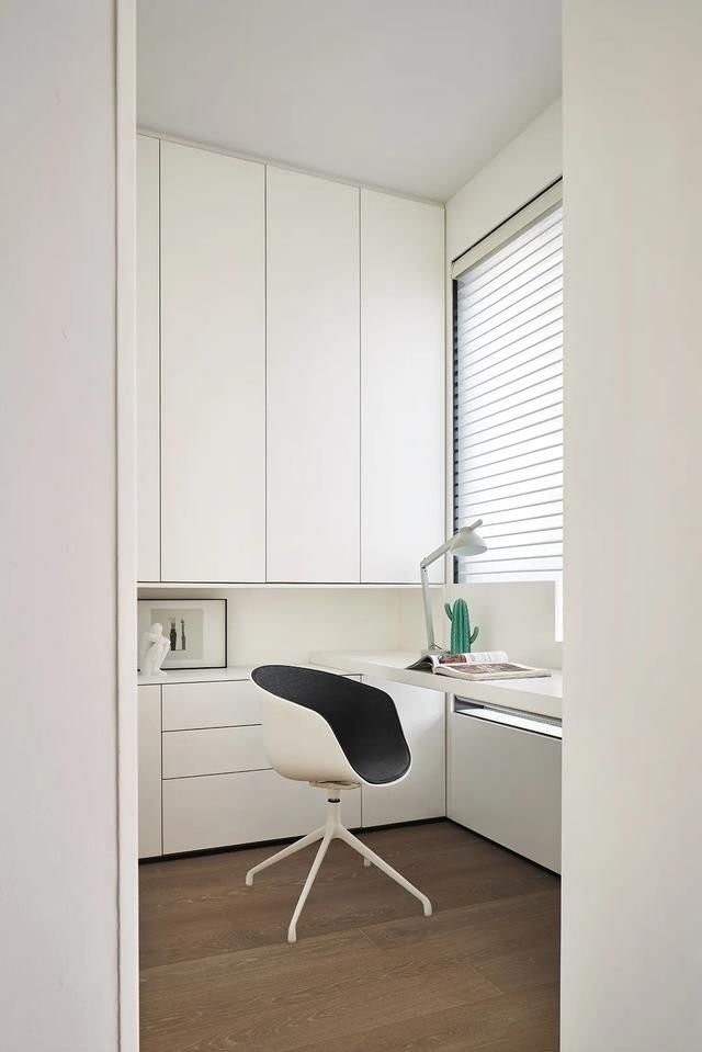  成都|成都 240 m2 极简大平层，兼顾自由与温暖的家