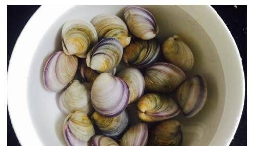 柔滑|蛤蜊蒸蛋,蛤肉是美味的,蒸蛋是柔滑的,充满色香味