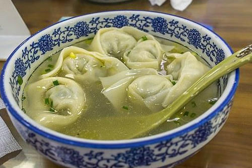  男子|男子吃了一大碗混沌后，听见肚子里一声“闷响”，紧急送医院后诊断让人不安