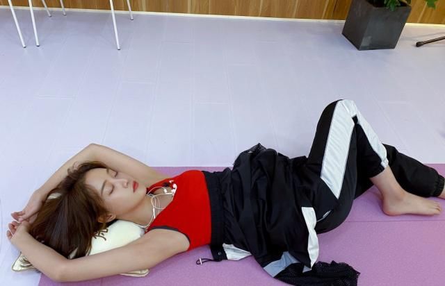  沙袋|蓝盈莹是否真努力，当镜头扫过，手脚上的沙袋说明一切