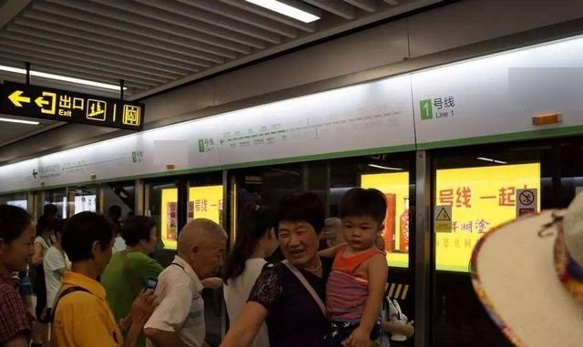  出门|周末出门乘地铁，孩子当心这几个安全常识，遇到紧急情况勿惊慌