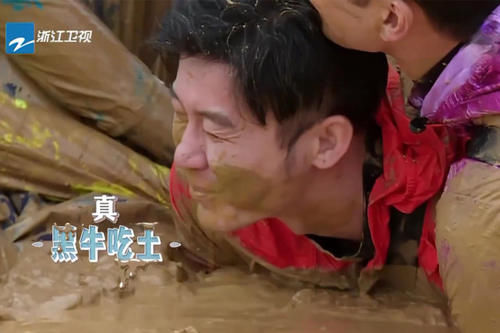  没整|郑恺按压baby的脸，看到她的补救方法，网友：整没整太明显！