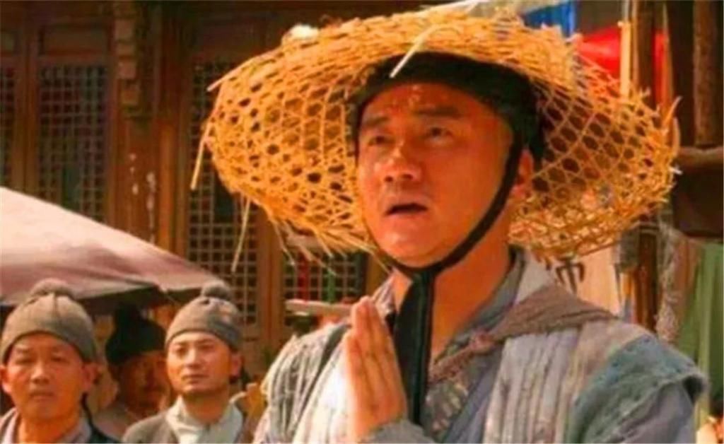 跪在地上|曾让朱元璋放牛的地主刘德,待到朱元璋当上皇帝后,他下场是怎样的呢?