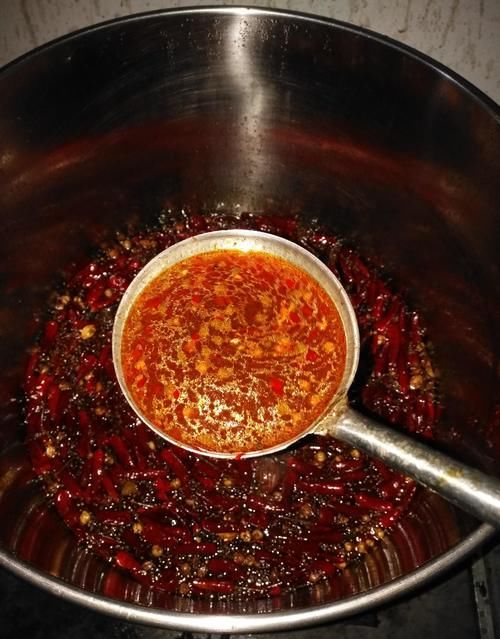 动物油|卤水、酱汤中是否要加入葱油、植物油、香料油、动物油等问题的探讨