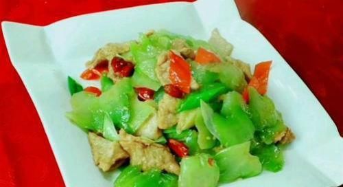  家常菜|肉片炒苦瓜，一道营养美味的家常菜