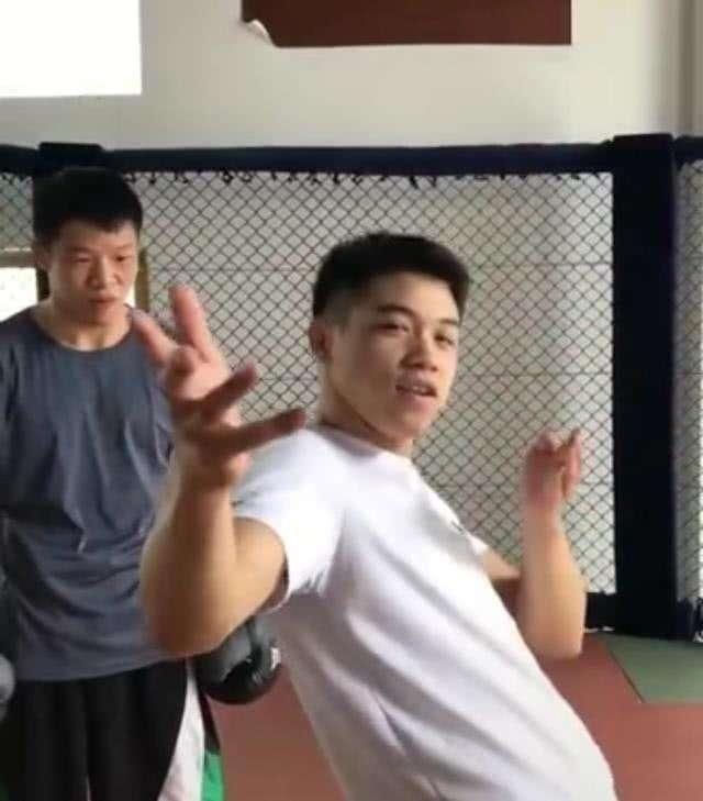 中国|中国拳击上演无间道对决!拳坛刘德华客场挑战拳坛梁朝伟