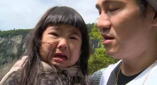 小美女|女大十八变，曹格十岁女儿摇身变成小美女