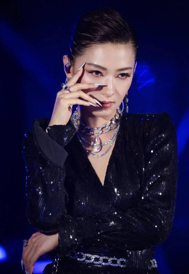  琦琦子|浪姐二公！姐姐们的妆发“翻车”了？！