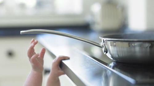 不顾|不顾家人反对，毕业回村养猪的女孩，3年过去了，现在过得怎么样