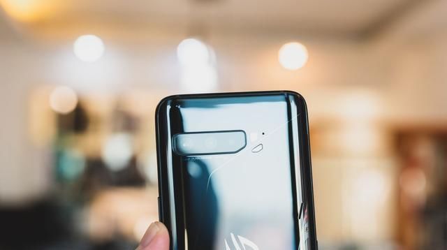  快速|270Hz采样率+144Hz刷新的新电竞手游利器ROG游戏手机3快速体验