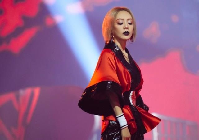  热度|拿了第一却不想成团，节目结束后，她的热度也下降了