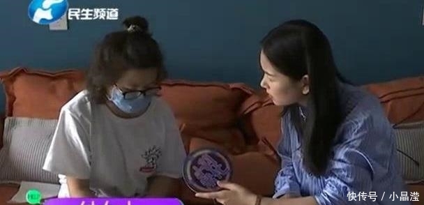  付女士|女子遛狗不栓绳被咬伤，上门索赔1万5，邻居：没拴绳就是你的错