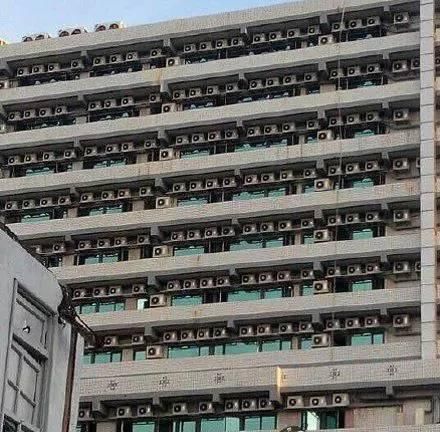 请勿|这是洗手池，不是小便池，请勿做出不文明的举动!