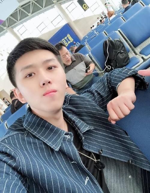  老板|《变形记》播出14年，他从“叛逆少年”一步步变成“大老板”