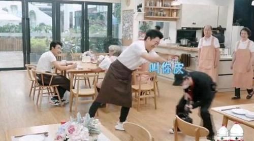  方式|极限男人帮合体，见面打招呼方式很极挑，黄渤一句话让粉丝泪目