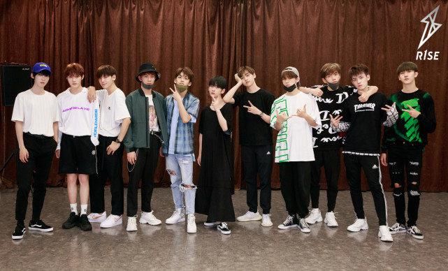  R1SE|哇唧唧哇引战第一名！用火少R1SE粉丝互撕炒热度，不顾风评只赚钱