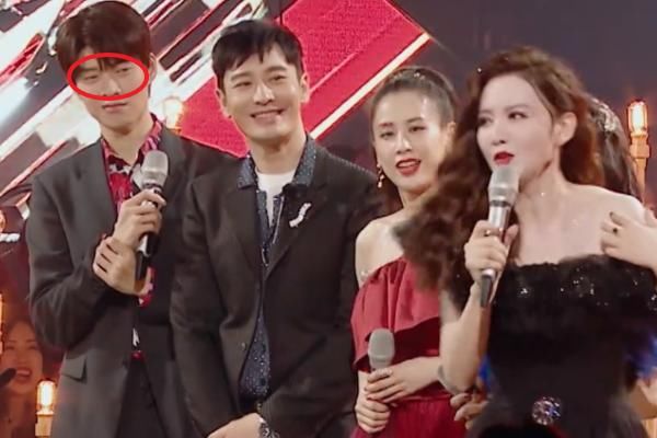  眼神|乘风破浪姐姐黄圣依拉票时，看魏大勋注视眼神，网友直言不礼貌