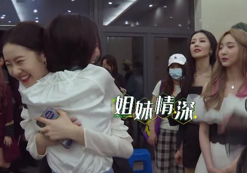  位置|孟美岐嘱咐硬糖少女303成员，谁留意陈卓璇的位置？熟不熟很明显