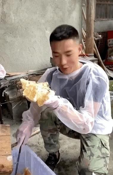  奶奶|那些从大城市消失的年轻人，躲进了深山拍抖音。