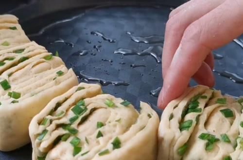  葱油|分享一款玉米面葱油花卷，咸香味美，营养好吃，不错的居家早餐