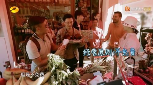  节目组|再现尴尬设置！黄晓明赵丽颖被拒之门外，利用明星光环做法拙劣