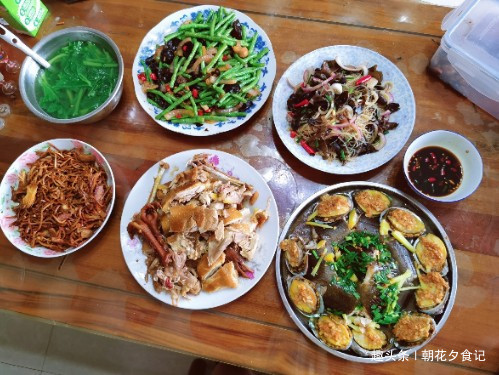 晚餐|节日不下馆子,妈妈准备200元的晚餐,分量足,家人都吃好