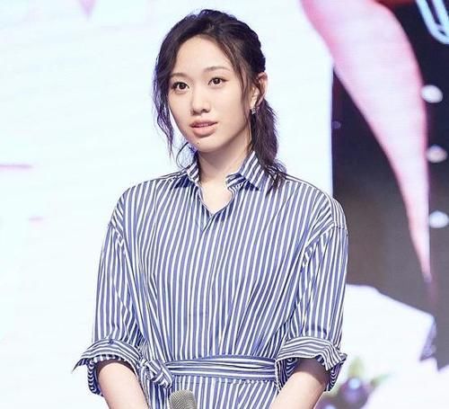 近乎|“风情”闫妮:千娇百媚的彪悍,近乎孩子的简单