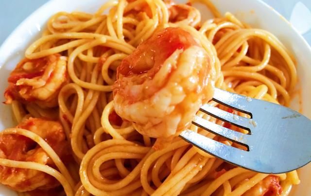  意大利|番茄虾仁意大利面，孩子想吃意大利面不用买，简单营养自己做