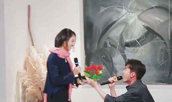  吴磊|张翰为节目付出太多，现场向女嘉宾单膝跪地，吴磊陈翔笑开花