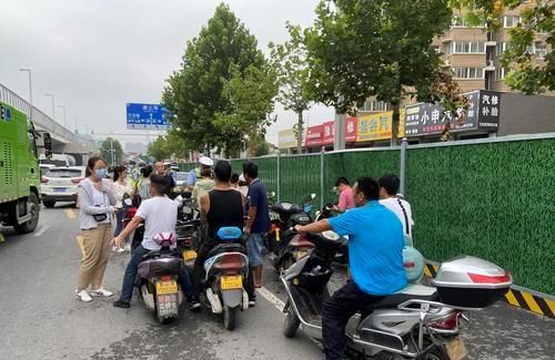 驶上|电动车违法驶上高架,交警一上午拦截处罚近100人