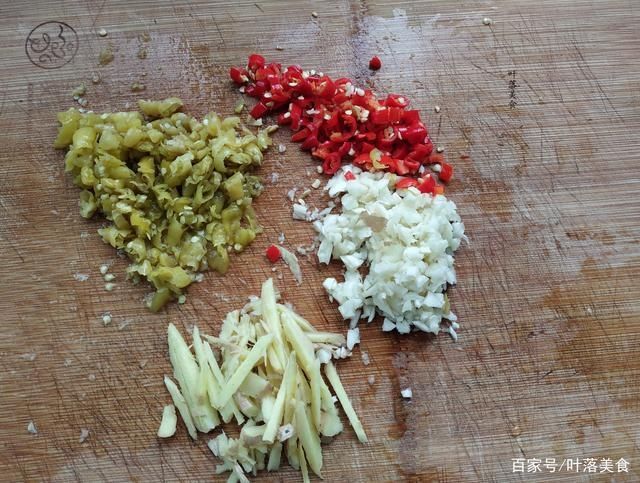 咸香|在家做剁椒蒸鳙鱼头,咸香浓郁,香辣美味,想开胃试试这道菜!