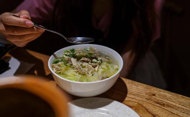  寻味|寻味成都 | 一座来了就不想走的城，一台开了就不想下的车