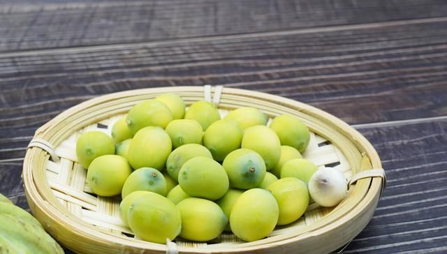  莲心|莲心太苦直接丢？泡水还能这样用