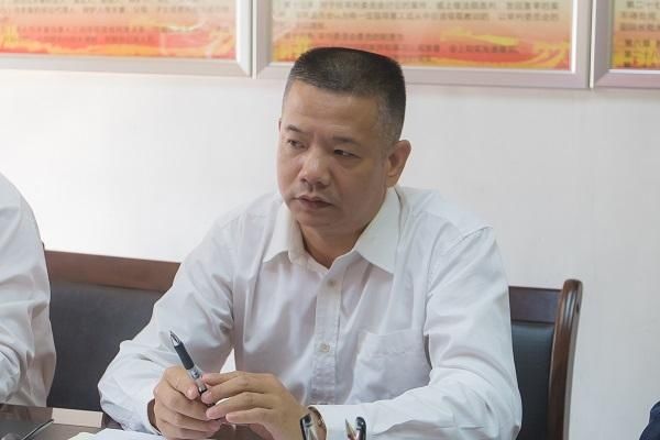 工作|黄炳雄到龙圩区法院督导扫黑除恶工作