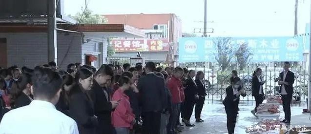 上热|1000斤五花肉!公司发的中秋礼物冲上热搜,看完酸了