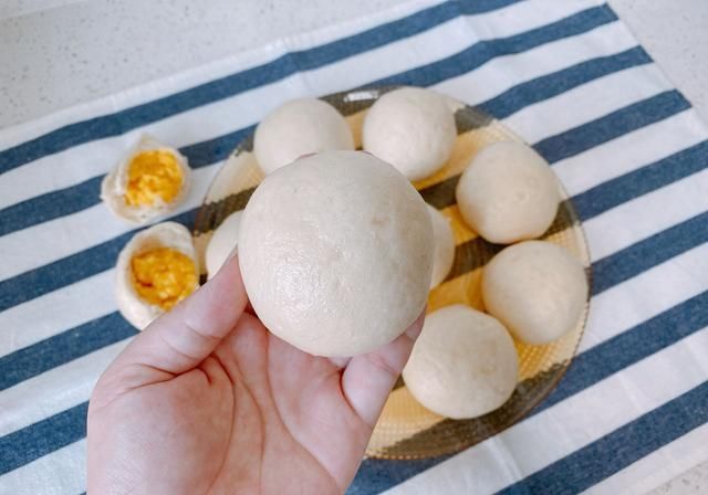 牛奶|自己在家做奶黄包,奶黄馅制作方法是关键,柔软细腻,奶香味十足