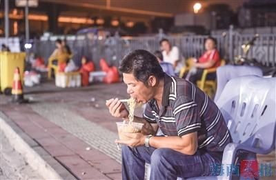  批发市场|日夜颠倒，他们为您精选鱼虾蟹贝