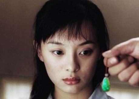 飞天奖|孙俪亮相飞天奖典礼：服装随意像女仆，化妆也遮不住沉重的眼袋