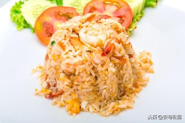 酸甜|番茄虾仁蛋炒饭，酸甜鲜香超开胃，一吃就上头的美食，学会自己做