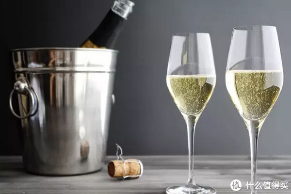 葡萄酒|如何挑选正确的葡萄酒杯