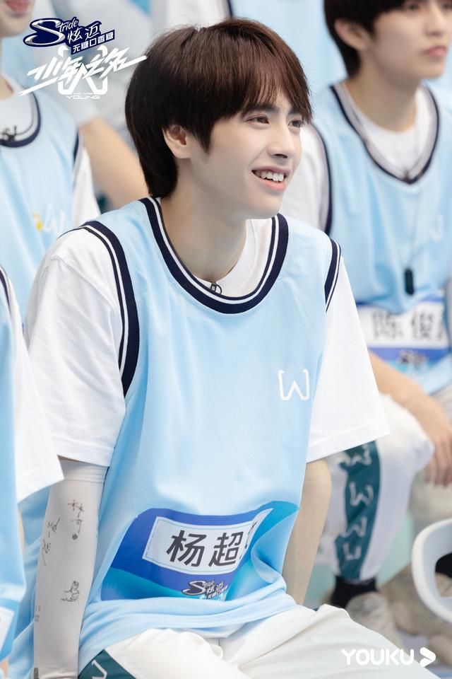  圈内|易烊千玺郭敬明轮番上阵，圈内顶流也带不动这个糊穿地心的节目？