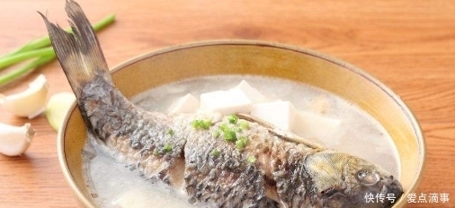 腥味|炖鱼时,万万不可放“它”,不然腥味锁在鱼里,鱼汤不鲜,口感差